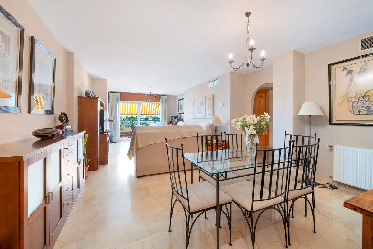 Middle Floor Apartment in Torremolinos, Costa del Sol – 3 beds – 500000 € - photo 10 of 27