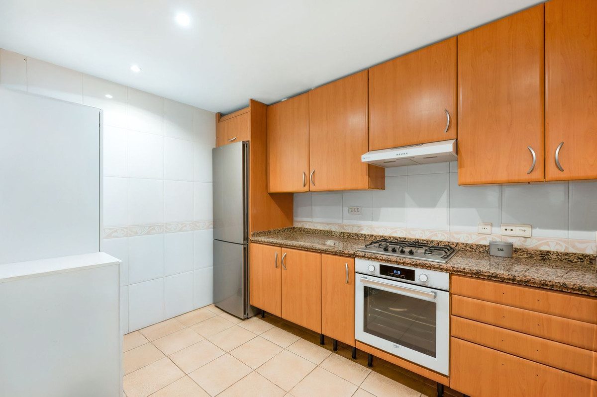 Middle Floor Apartment in Torremolinos, Costa del Sol – 3 beds – 500000 € - photo 13 of 27