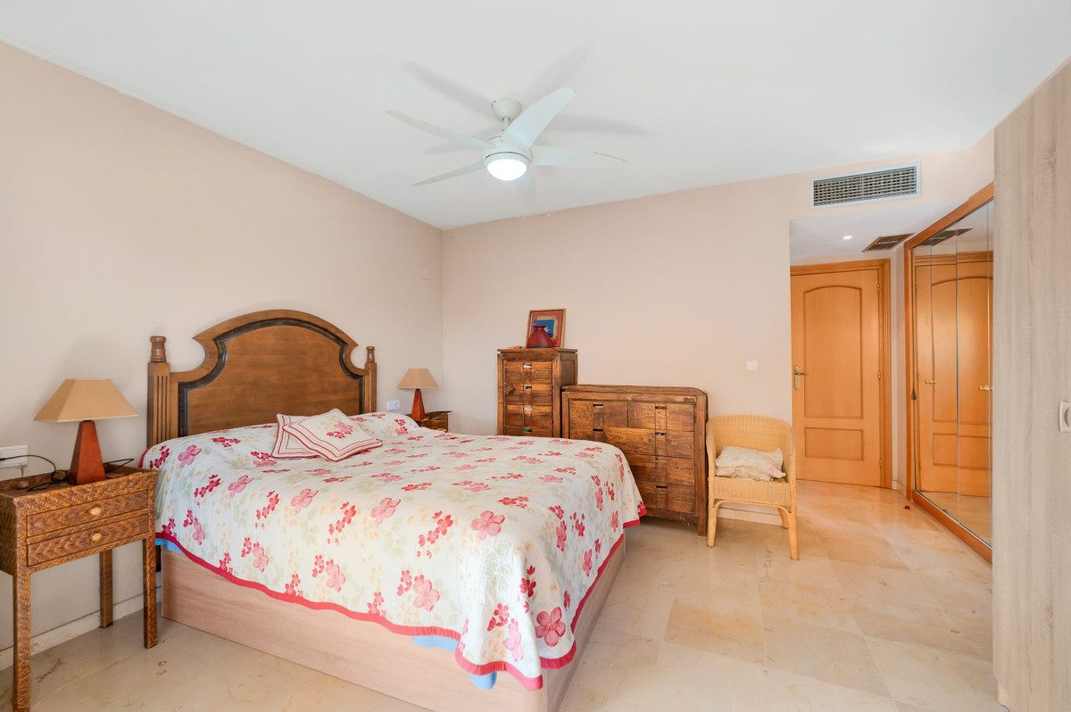 Middle Floor Apartment in Torremolinos, Costa del Sol – 3 beds – 500000 € - photo 15 of 27