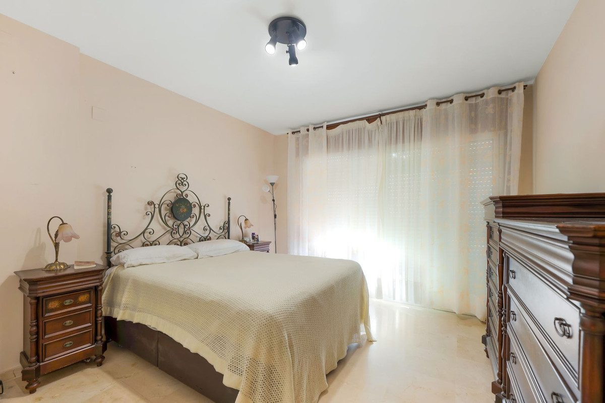 Middle Floor Apartment in Torremolinos, Costa del Sol – 3 beds – 500000 € - photo 16 of 27