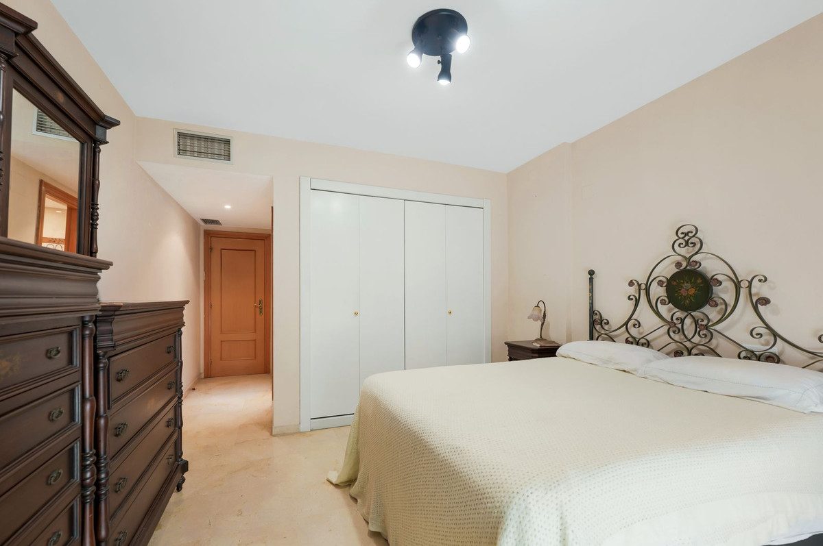 Middle Floor Apartment in Torremolinos, Costa del Sol – 3 beds – 500000 € - photo 17 of 27