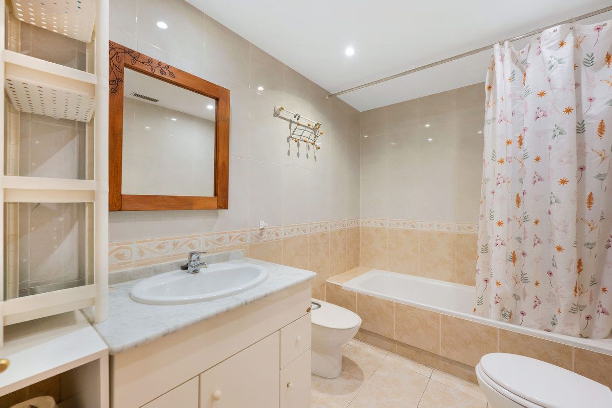 Middle Floor Apartment in Torremolinos, Costa del Sol – 3 beds – 500000 € - photo 18 of 27