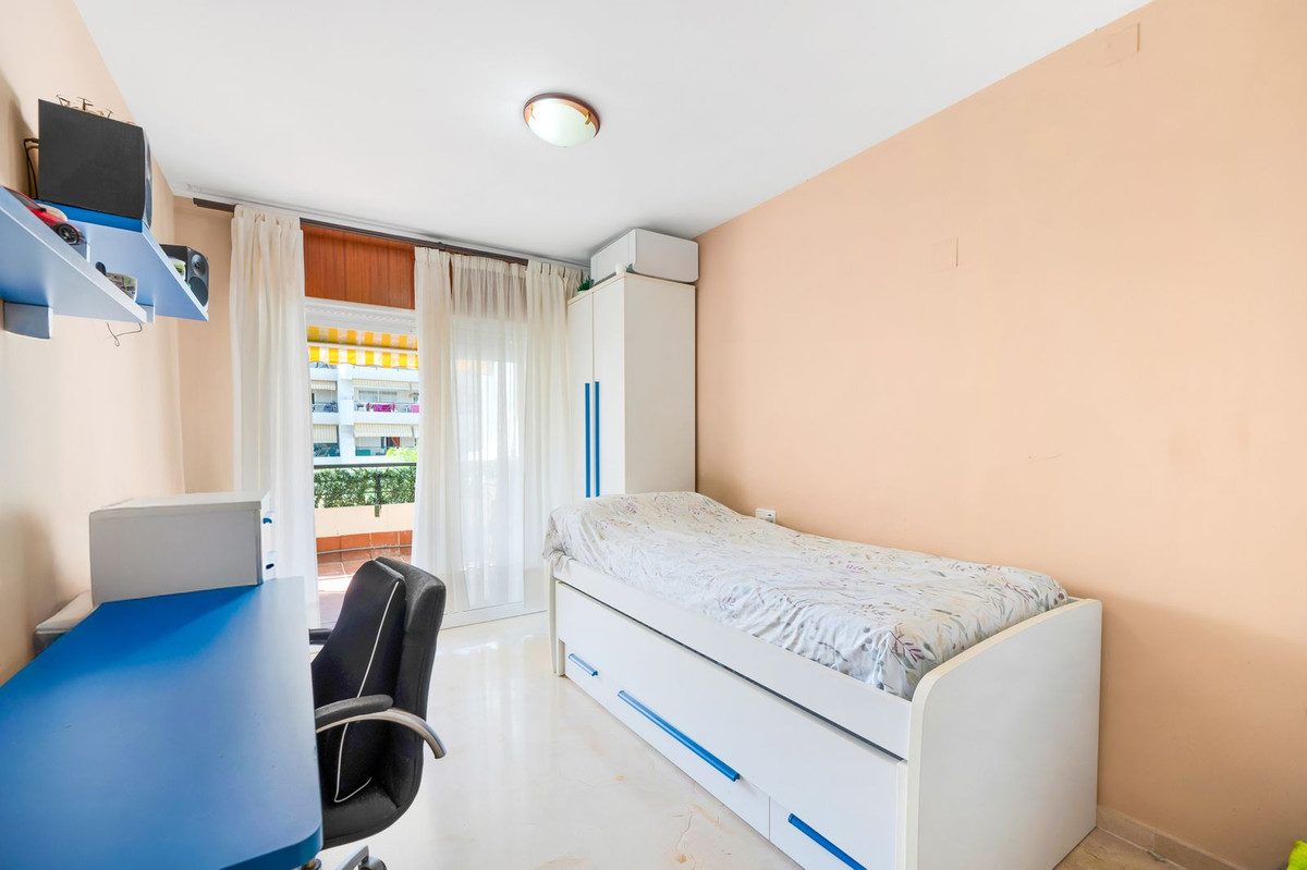 Middle Floor Apartment in Torremolinos, Costa del Sol – 3 beds – 500000 € - photo 19 of 27