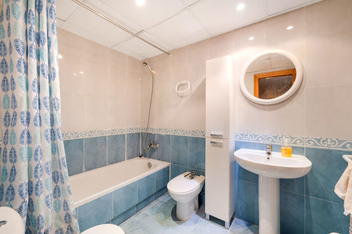 Middle Floor Apartment in Torremolinos, Costa del Sol – 3 beds – 500000 € - photo 21 of 27
