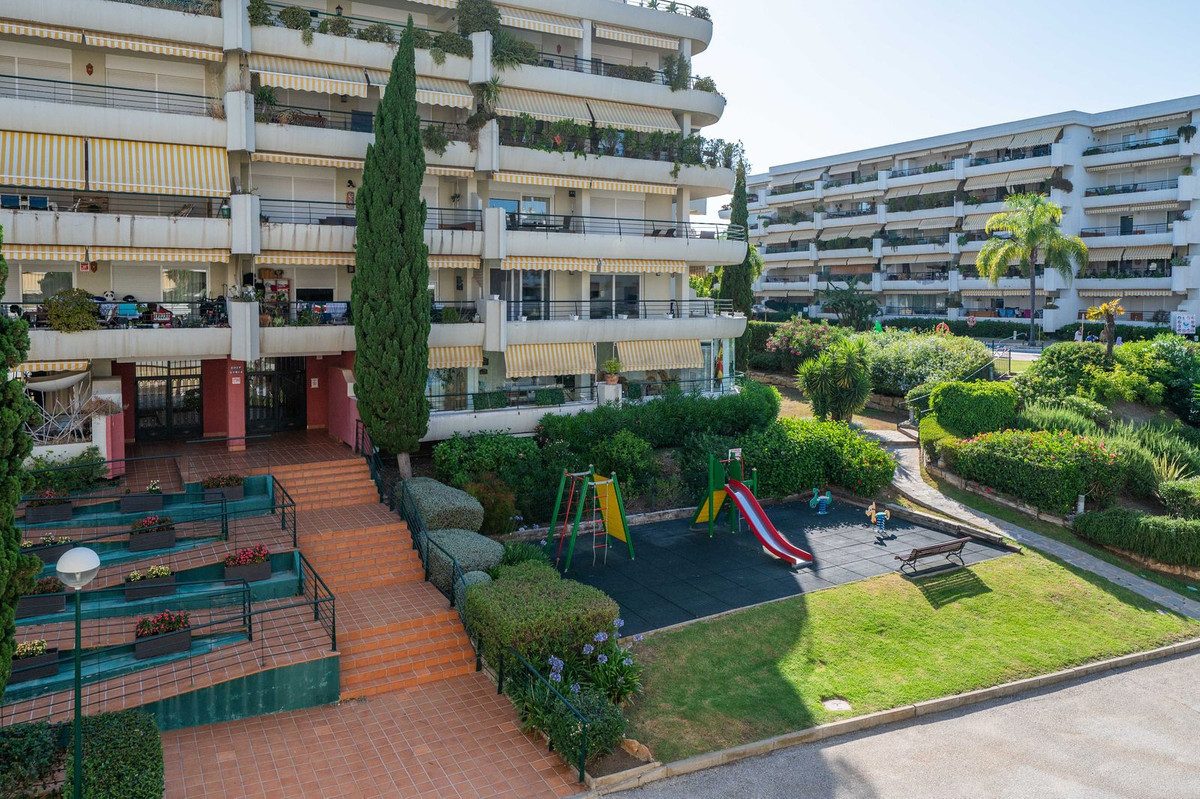 Middle Floor Apartment in Torremolinos, Costa del Sol – 3 beds – 500000 € - photo 22 of 27