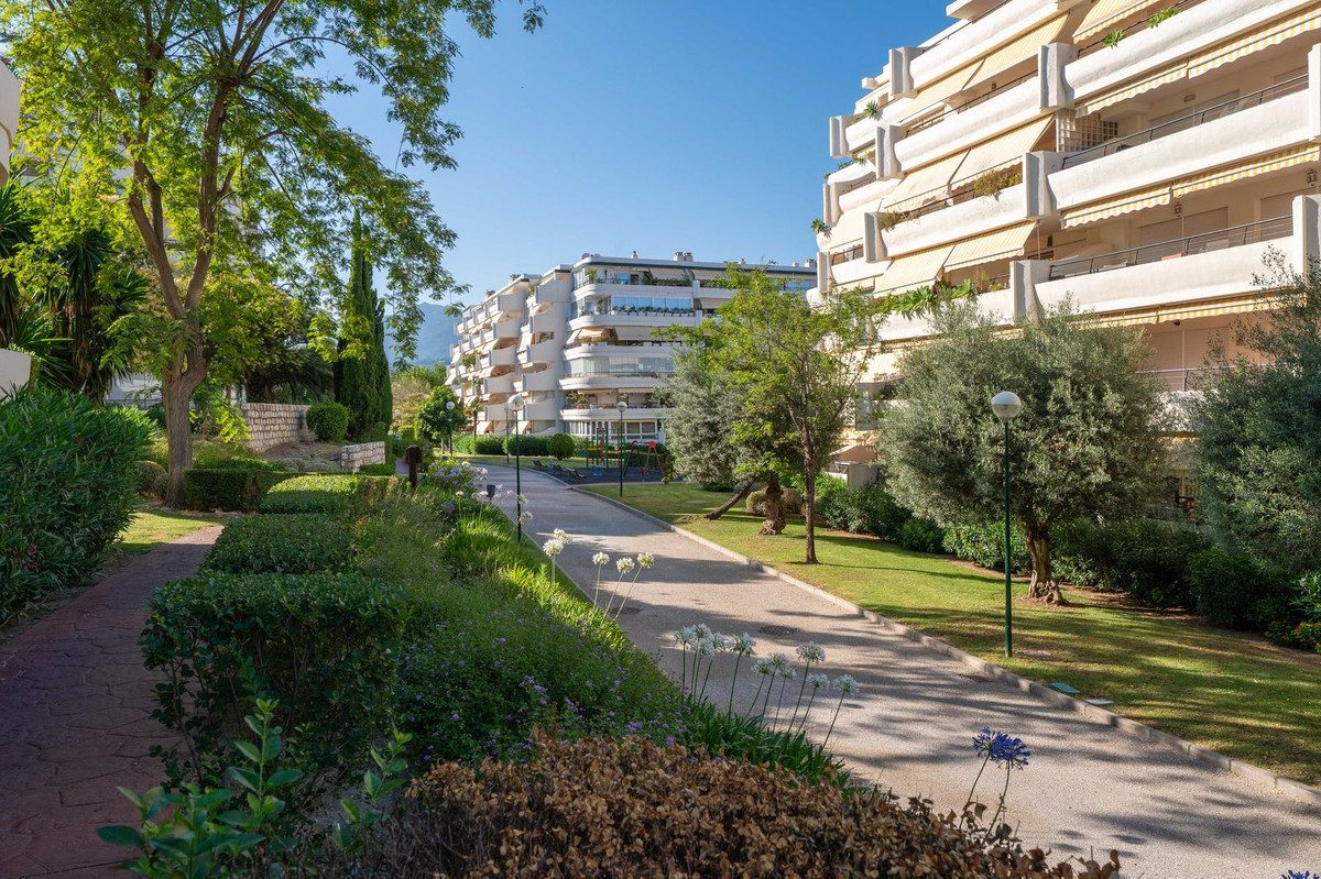 Middle Floor Apartment in Torremolinos, Costa del Sol – 3 beds – 500000 € - photo 26 of 27