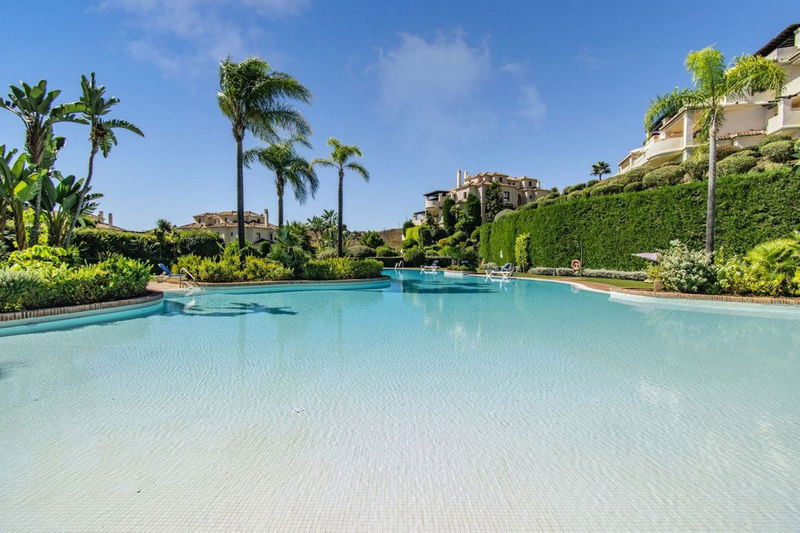 Middle Floor Apartment in Benahavís, Costa del Sol – 2 beds – 559000 €