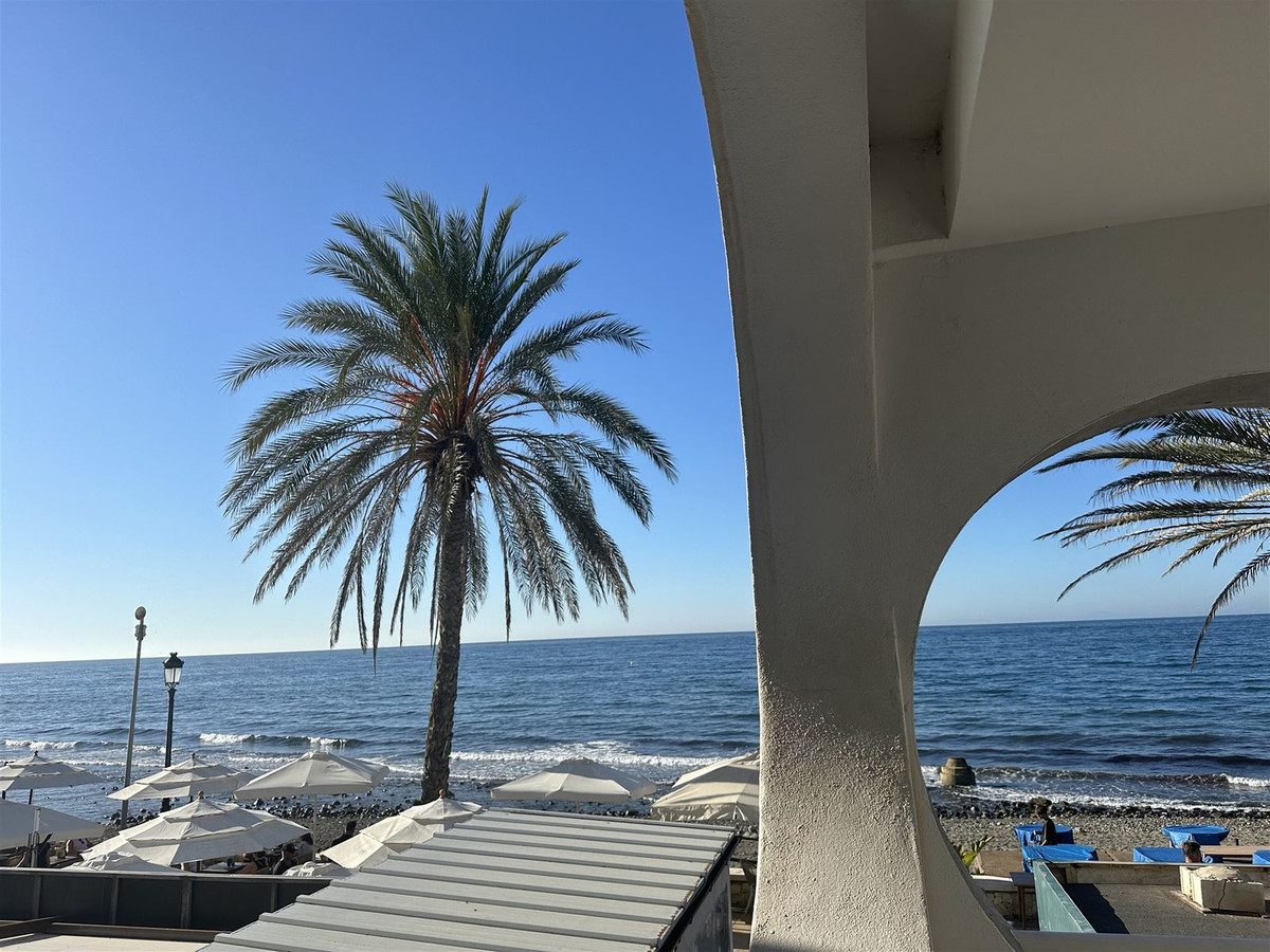 Middle Floor Apartment in Marbella, Costa del Sol – 2 beds – 420000 € - photo 1 of 23