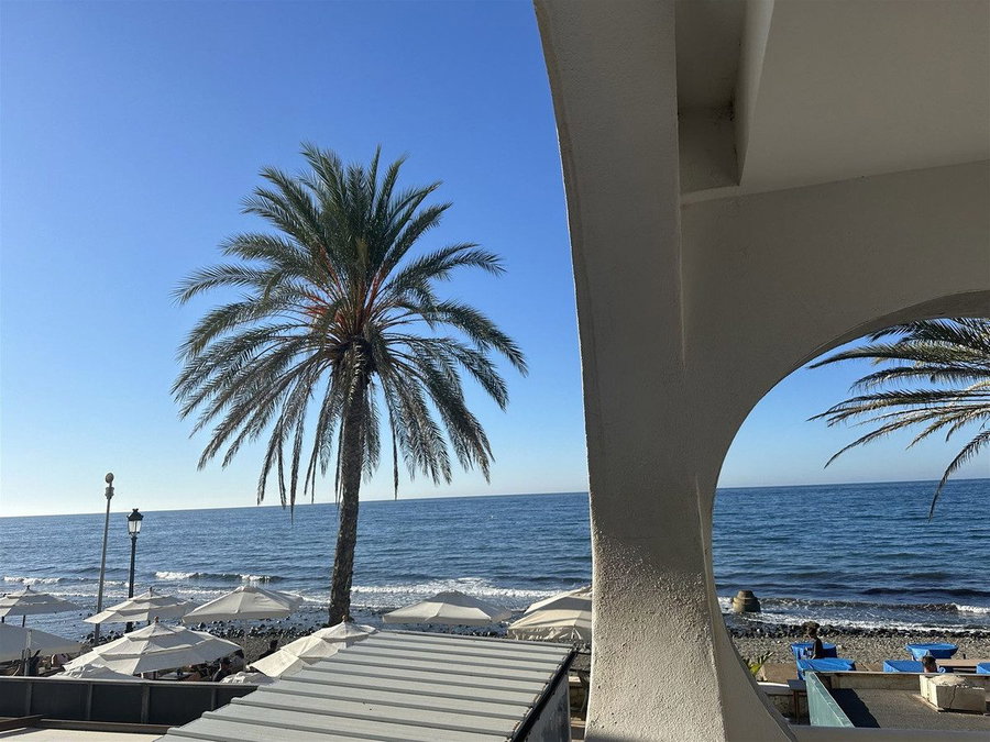 Middle Floor Apartment in Marbella, Costa del Sol – 2 beds – 420000 € - photo 1 of 23