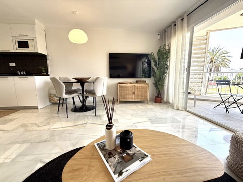 Middle Floor Apartment in Marbella, Costa del Sol – 2 beds – 420000 € - photo 3 of 23