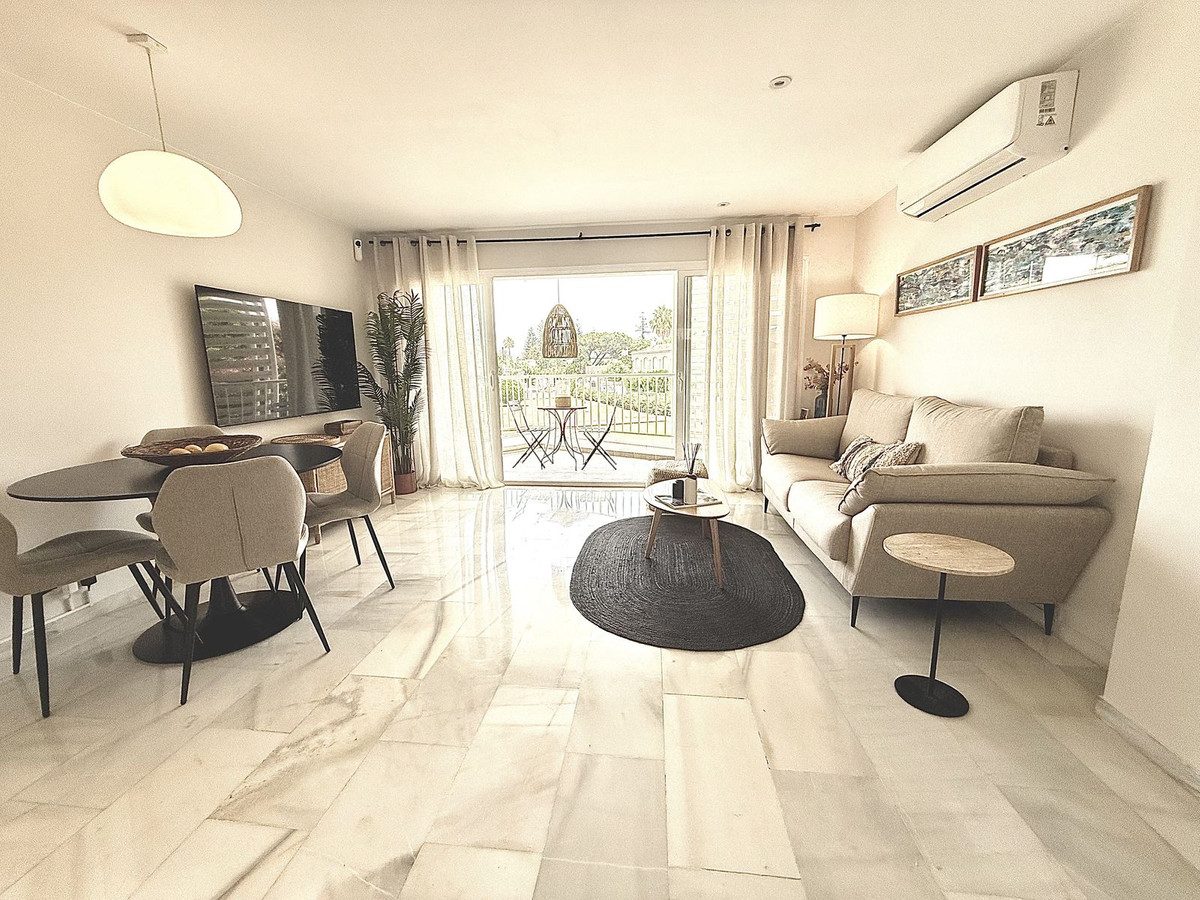 Middle Floor Apartment in Marbella, Costa del Sol – 2 beds – 420000 € - photo 5 of 23
