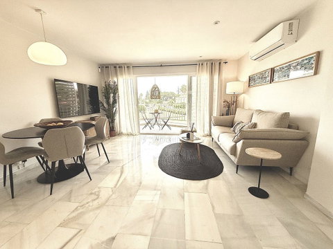 Middle Floor Apartment in Marbella, Costa del Sol – 2 beds – 420000 € - photo 5 of 23