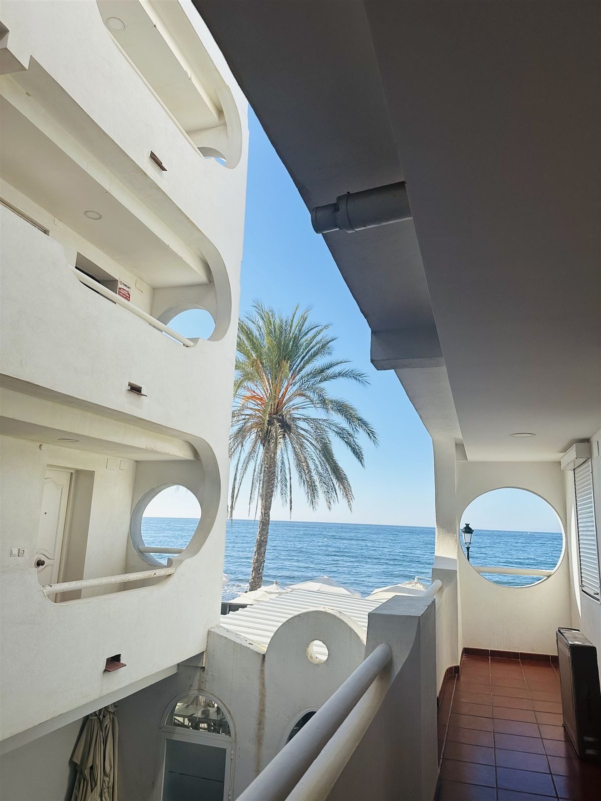 Middle Floor Apartment in Marbella, Costa del Sol – 2 beds – 420000 € - photo 11 of 23