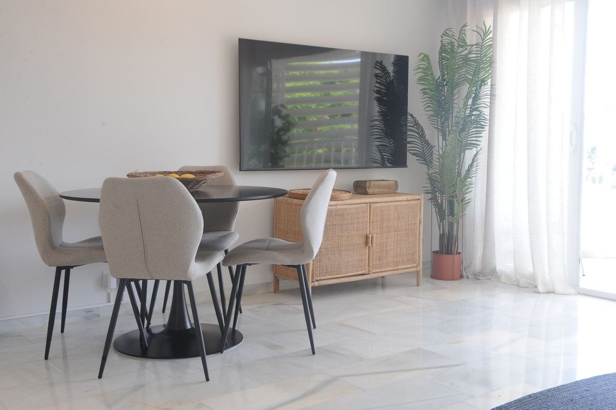 Middle Floor Apartment in Marbella, Costa del Sol – 2 beds – 420000 € - photo 18 of 23