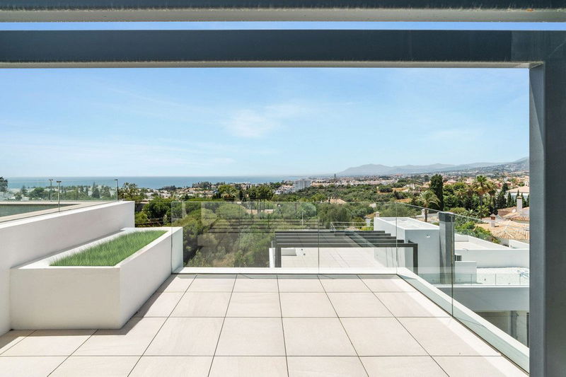 Semi-Detached House in Marbella, Costa del Sol – 5 beds – 2100000 €