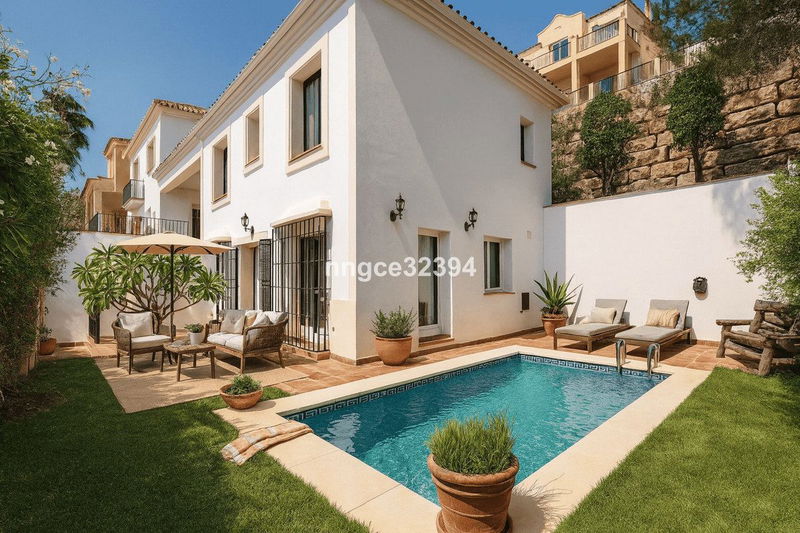 Detached Villa in Marbella, Costa del Sol – 2 beds – 675000 €
