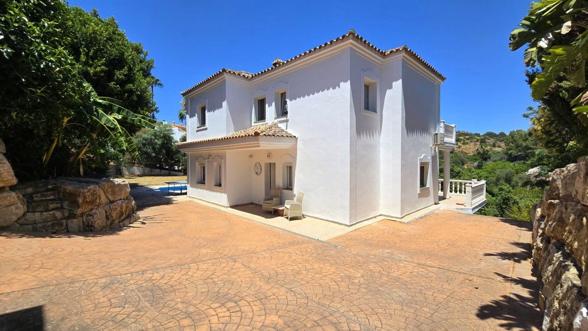 Detached Villa in Mijas, Costa del Sol – 4 beds – 1249000 € - photo 1 of 46