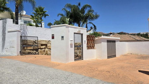 Detached Villa in Mijas, Costa del Sol – 4 beds – 1249000 € - photo 3 of 46