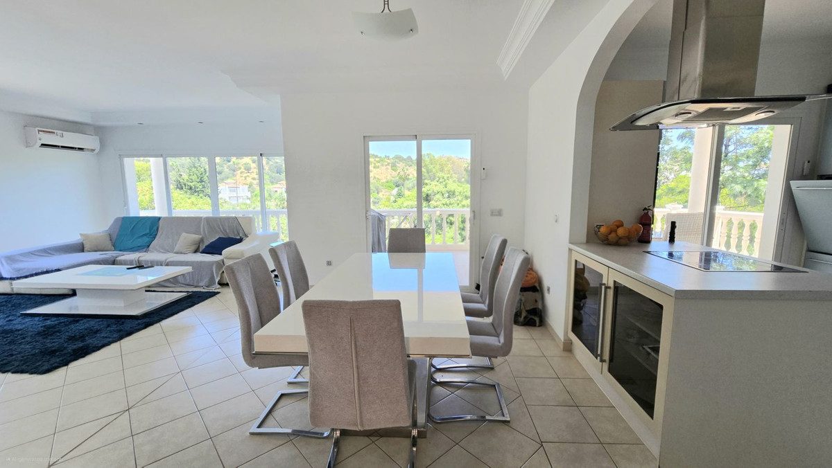 Detached Villa in Mijas, Costa del Sol – 4 beds – 1249000 € - photo 7 of 46
