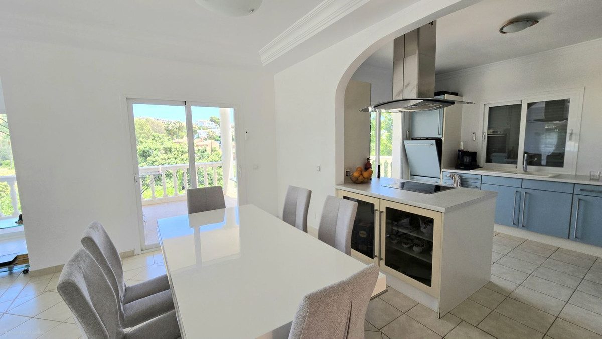 Detached Villa in Mijas, Costa del Sol – 4 beds – 1249000 € - photo 10 of 46