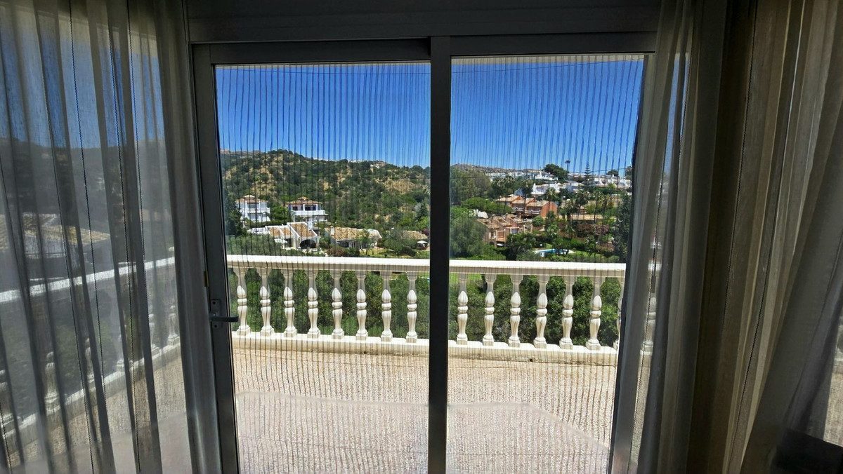 Detached Villa in Mijas, Costa del Sol – 4 beds – 1249000 € - photo 29 of 46