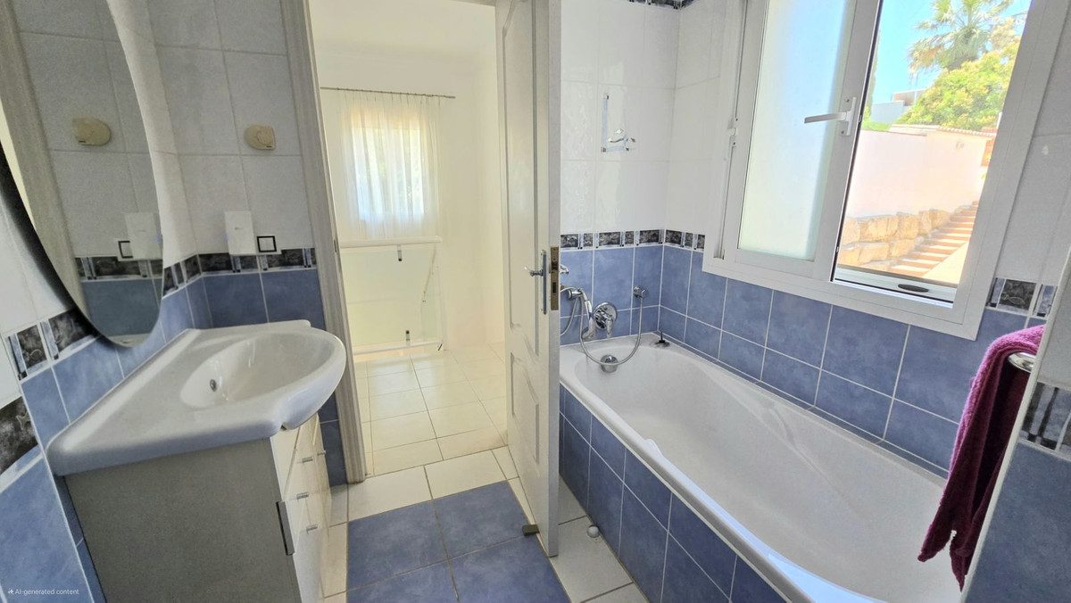 Detached Villa in Mijas, Costa del Sol – 4 beds – 1249000 € - photo 32 of 46