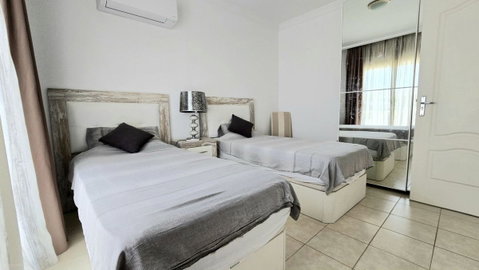 Detached Villa in Mijas, Costa del Sol – 4 beds – 1249000 € - photo 35 of 46