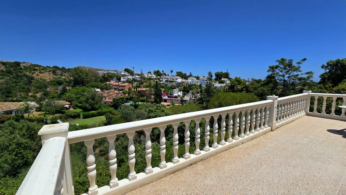 Detached Villa in Mijas, Costa del Sol – 4 beds – 1249000 € - photo 37 of 46