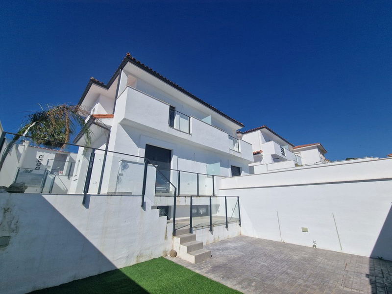 Semi-Detached House in Manilva, Costa del Sol – 2 beds – 385000 €