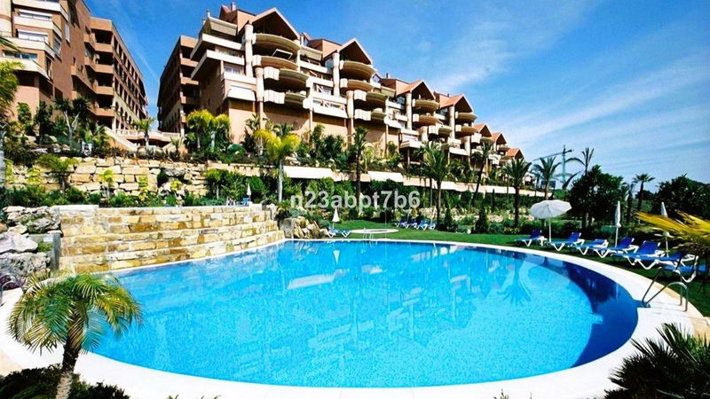 Middle Floor Apartment in Marbella, Costa del Sol – 2 beds – 529000 €