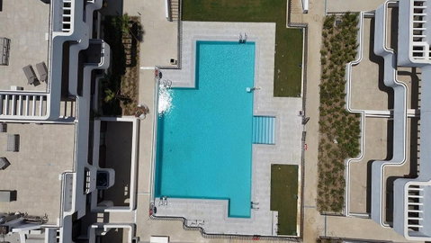 Middle Floor Apartment in Estepona, Costa del Sol – 2 beds – 595000 € - photo 2 of 29