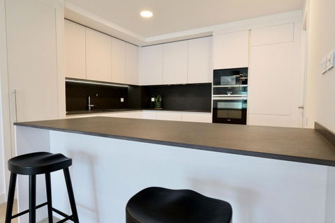 Middle Floor Apartment in Estepona, Costa del Sol – 2 beds – 595000 € - photo 14 of 29
