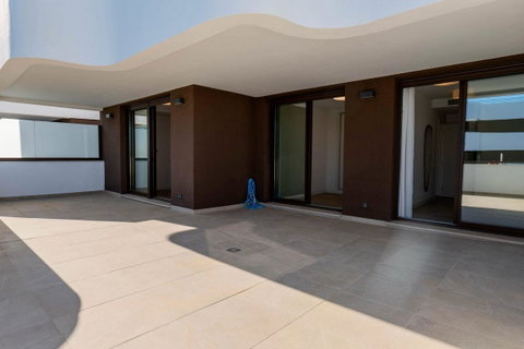 Middle Floor Apartment in Estepona, Costa del Sol – 2 beds – 595000 € - photo 16 of 29