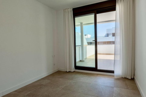 Middle Floor Apartment in Estepona, Costa del Sol – 2 beds – 595000 € - photo 21 of 29