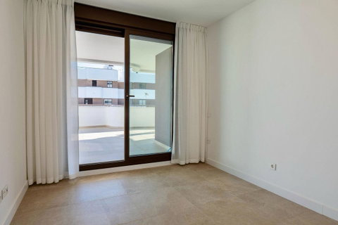 Middle Floor Apartment in Estepona, Costa del Sol – 2 beds – 595000 € - photo 22 of 29