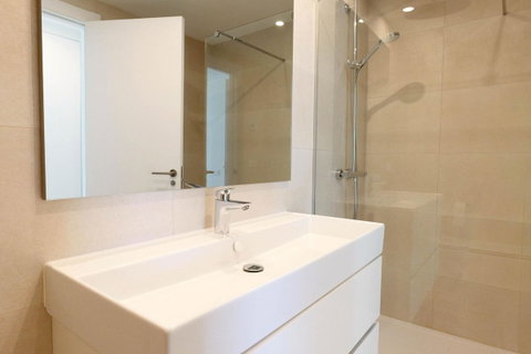 Middle Floor Apartment in Estepona, Costa del Sol – 2 beds – 595000 € - photo 23 of 29