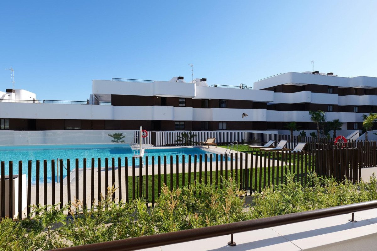 Middle Floor Apartment in Estepona, Costa del Sol – 2 beds – 595000 € - photo 27 of 29