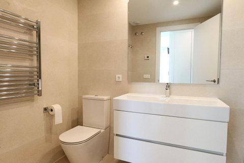 Middle Floor Apartment in Estepona, Costa del Sol – 2 beds – 595000 € - photo 28 of 29