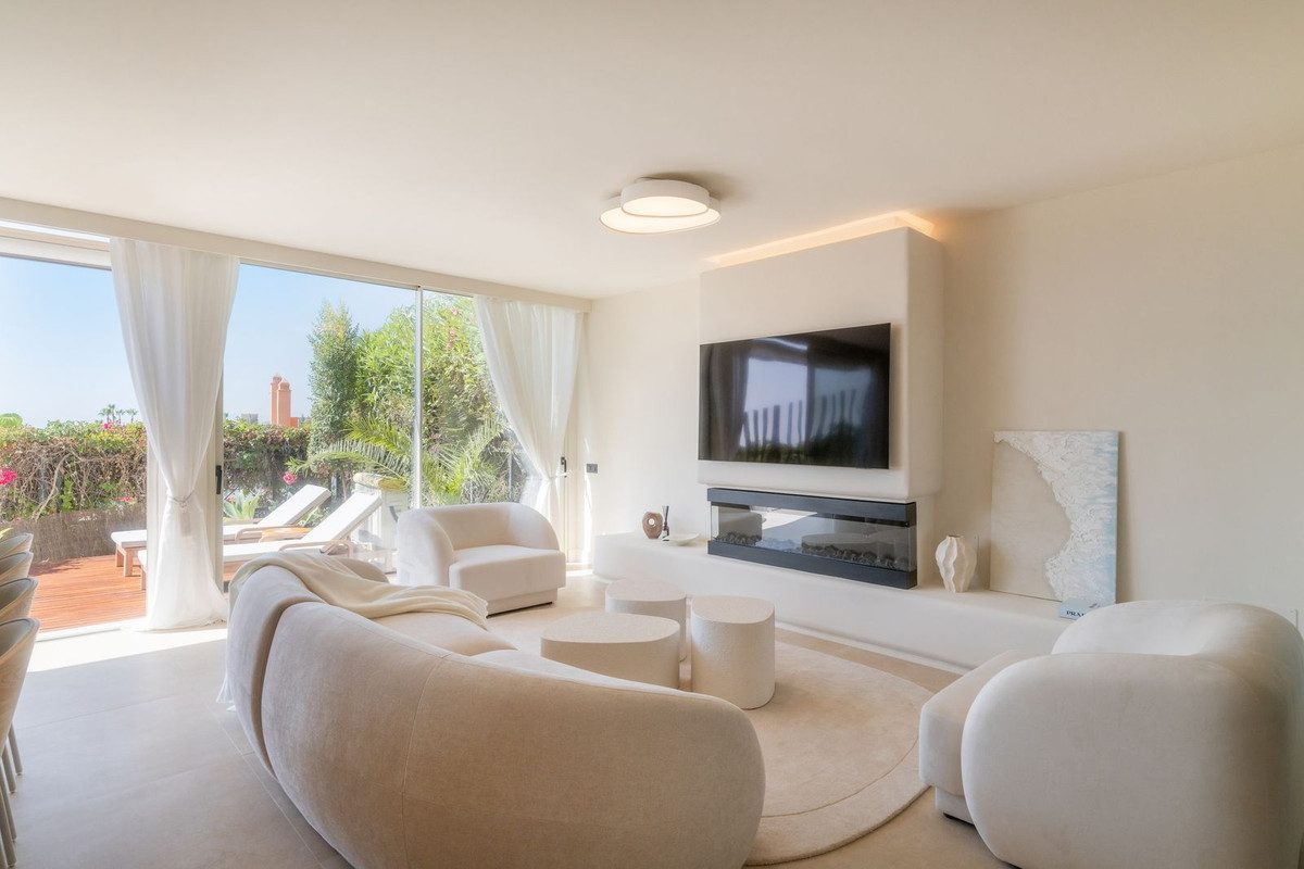 Ground Floor Apartment in Marbella, Costa del Sol – 3 beds – 1250000 € - photo 2 of 30