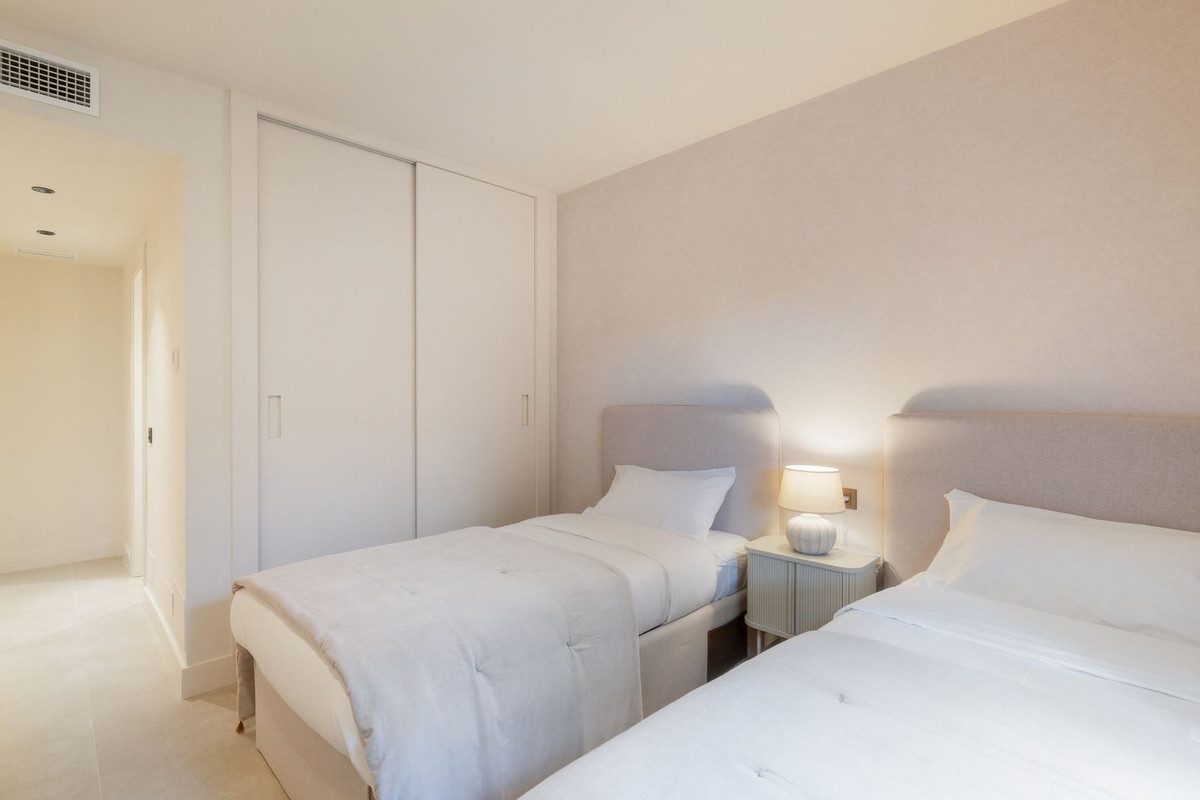 Ground Floor Apartment in Marbella, Costa del Sol – 3 beds – 1250000 € - photo 20 of 30