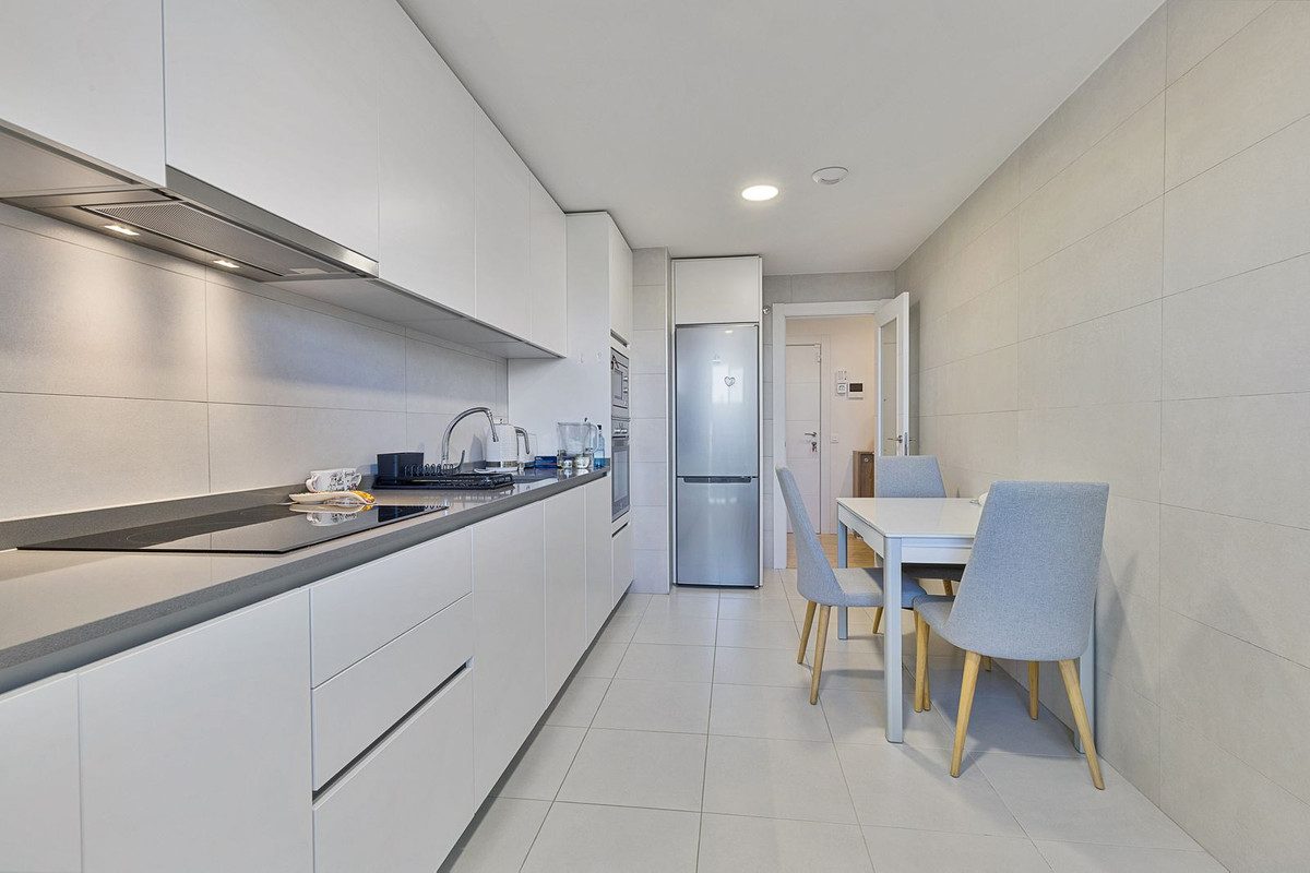 Middle Floor Apartment in Marbella, Costa del Sol – 3 beds – 495000 € - photo 5 of 10