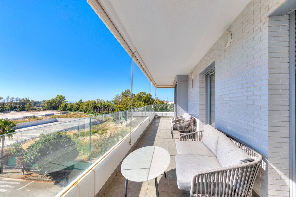 Middle Floor Apartment in Marbella, Costa del Sol – 3 beds – 495000 € - photo 9 of 10