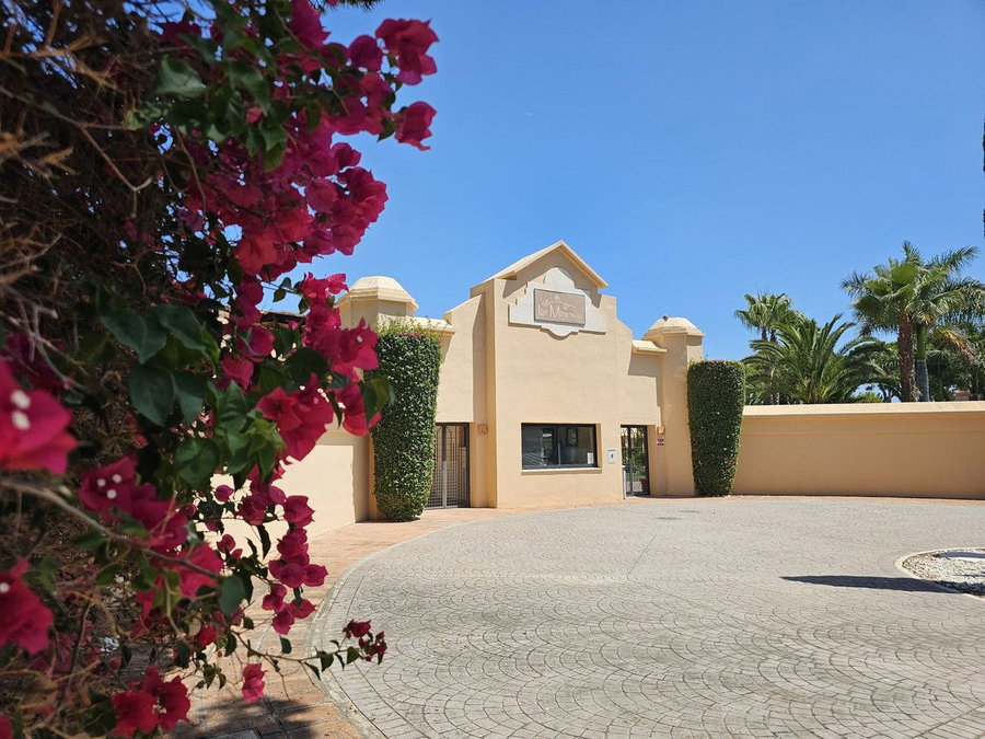 Middle Floor Apartment in Marbella, Costa del Sol – 3 beds – 899000 € - photo 1 of 31