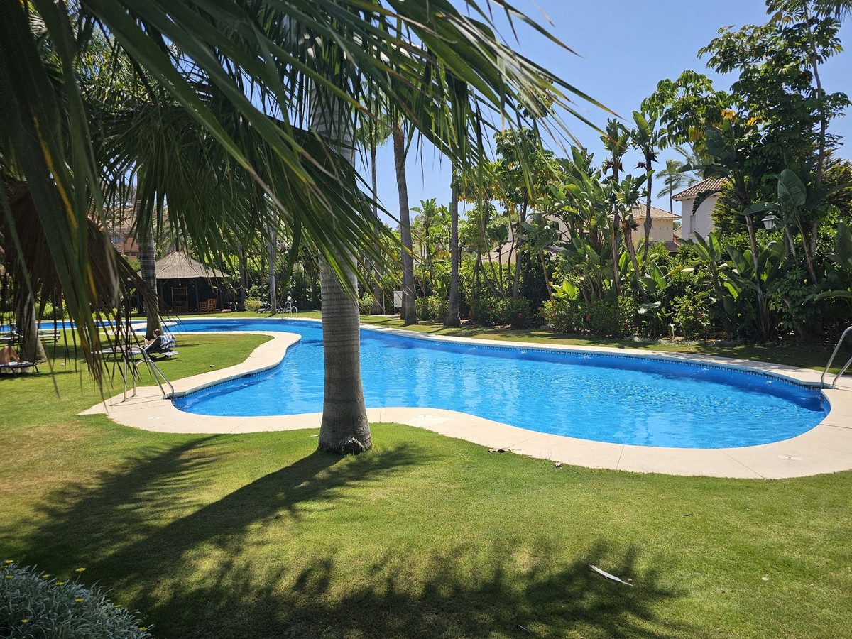 Middle Floor Apartment in Marbella, Costa del Sol – 3 beds – 899000 € - photo 2 of 31