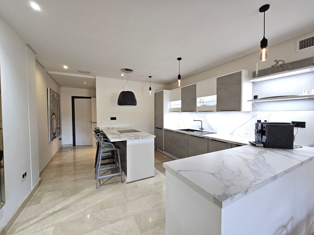 Middle Floor Apartment in Marbella, Costa del Sol – 3 beds – 899000 € - photo 3 of 31