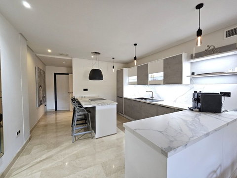 Middle Floor Apartment in Marbella, Costa del Sol – 3 beds – 899000 € - photo 3 of 31