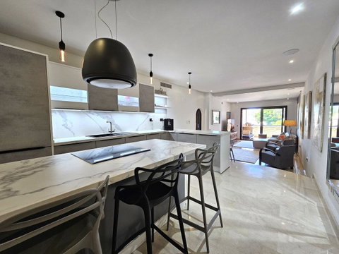 Middle Floor Apartment in Marbella, Costa del Sol – 3 beds – 899000 € - photo 4 of 31