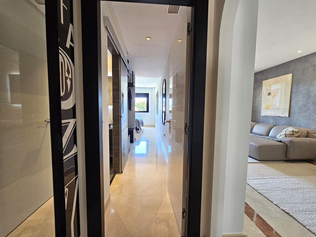 Middle Floor Apartment in Marbella, Costa del Sol – 3 beds – 899000 € - photo 18 of 31