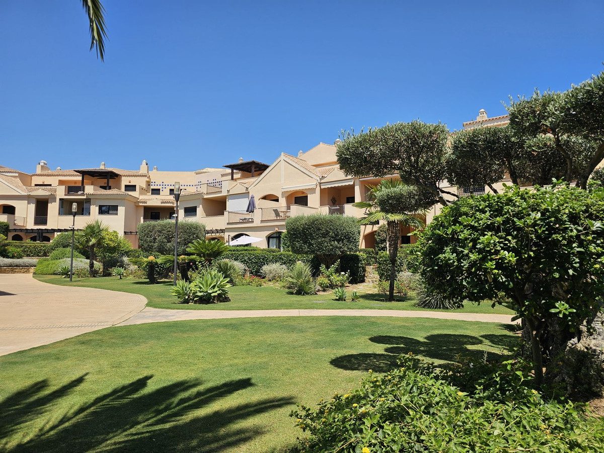 Middle Floor Apartment in Marbella, Costa del Sol – 3 beds – 899000 € - photo 23 of 31