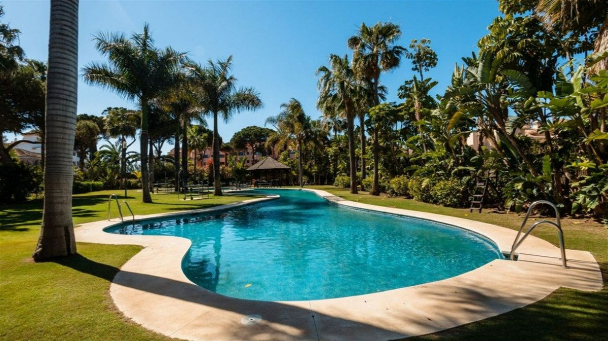 Middle Floor Apartment in Marbella, Costa del Sol – 3 beds – 899000 € - photo 24 of 31